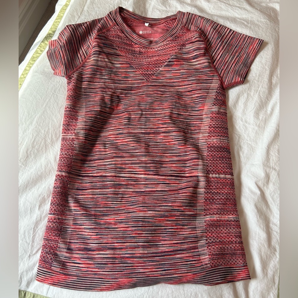 ZELLA Multicolored Short Sleeve Workout Top barely worn amazing condition size S
